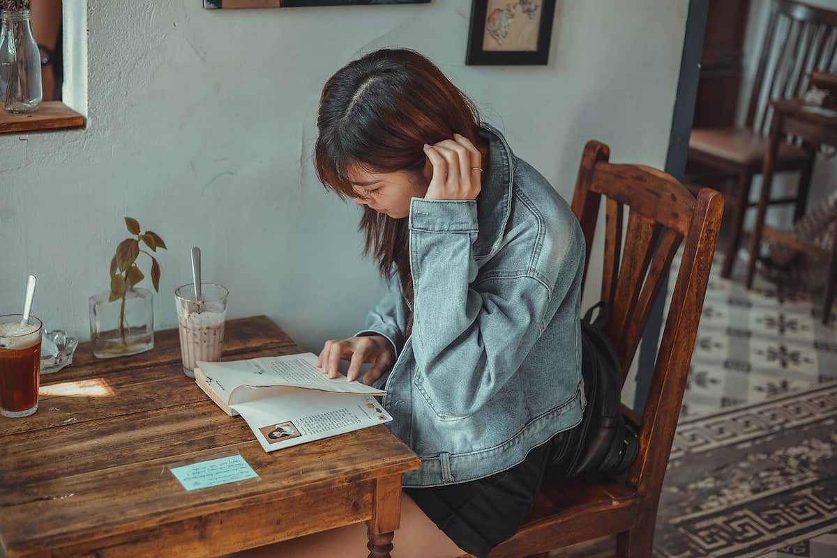 The girl listens to music