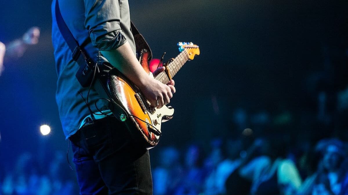 audience-guitar